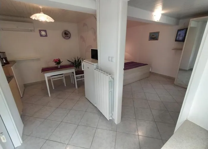 Dario アパート クルク